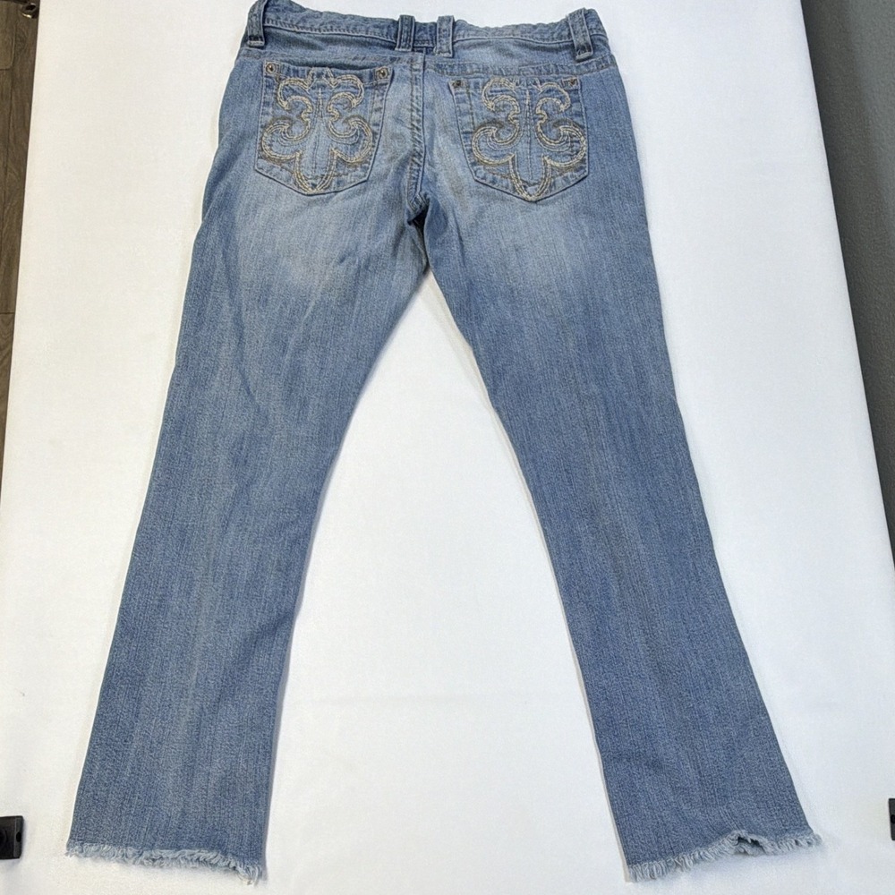 Rue21 Juniors Blue Distressed Cropped Jeans Size 21 Medium Wash Denim - Picture 11 of 12